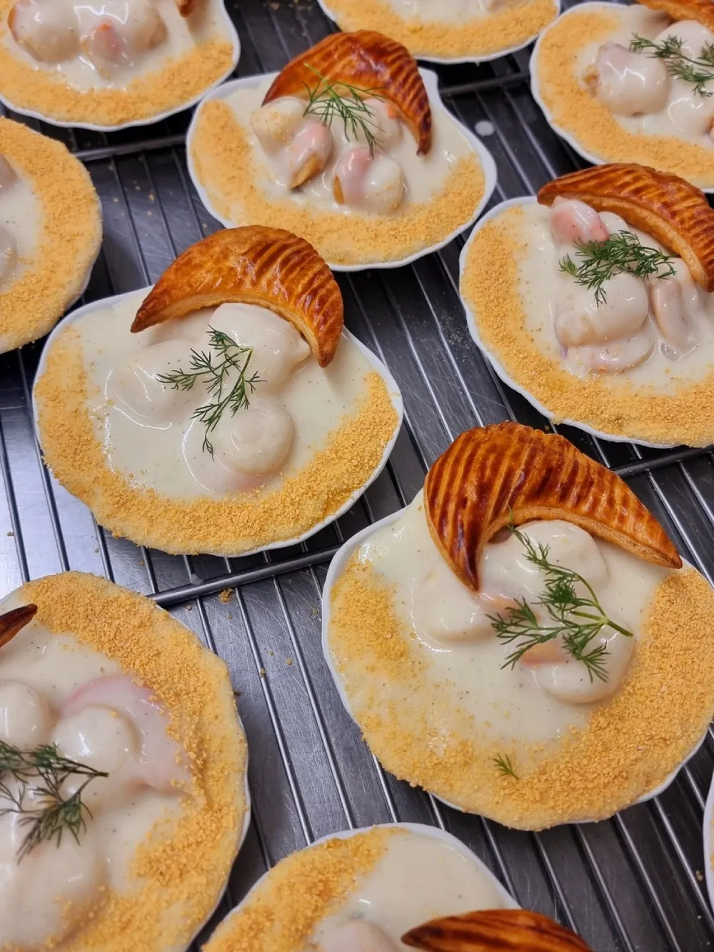 Coquilles Saint-Jacques gratinées Coquilles Saint-Jacques gratinées sur plaque